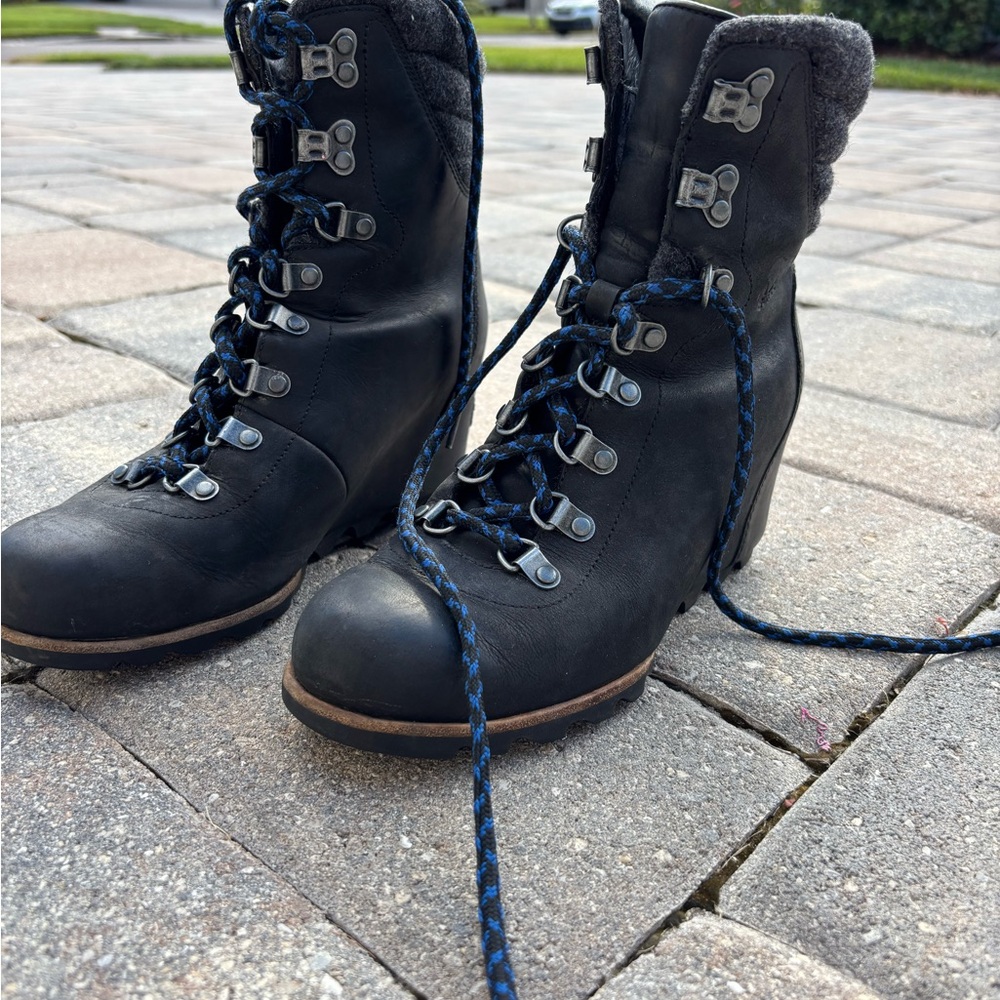 Sorel Black Lace-Up Boots